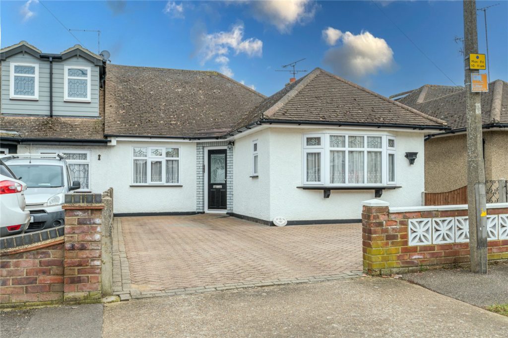 Grange Gardens, Rayleigh, Essex, SS6 9BD