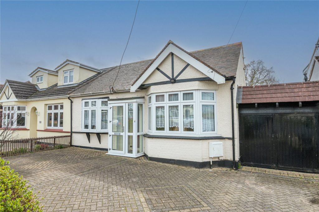 Canewdon View Road, Ashingdon, Rochford, Essex, SS4 3DT