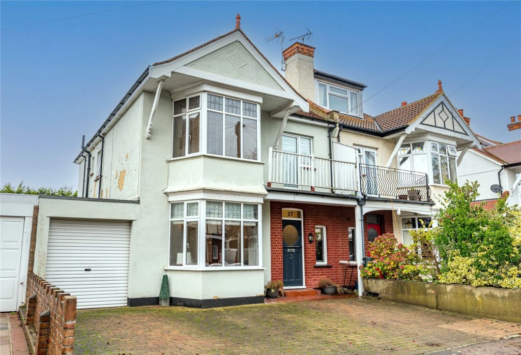 Clieveden Road, Thorpe Bay, Essex, SS1 3BJ