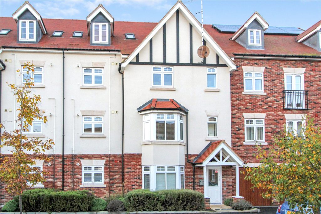 Albany Court, Leigh-on-Sea, Essex, SS9 3FG