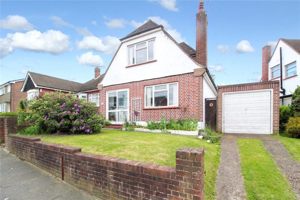 Treelawn Drive, Leigh-on-Sea, Essex, SS9 4AQ