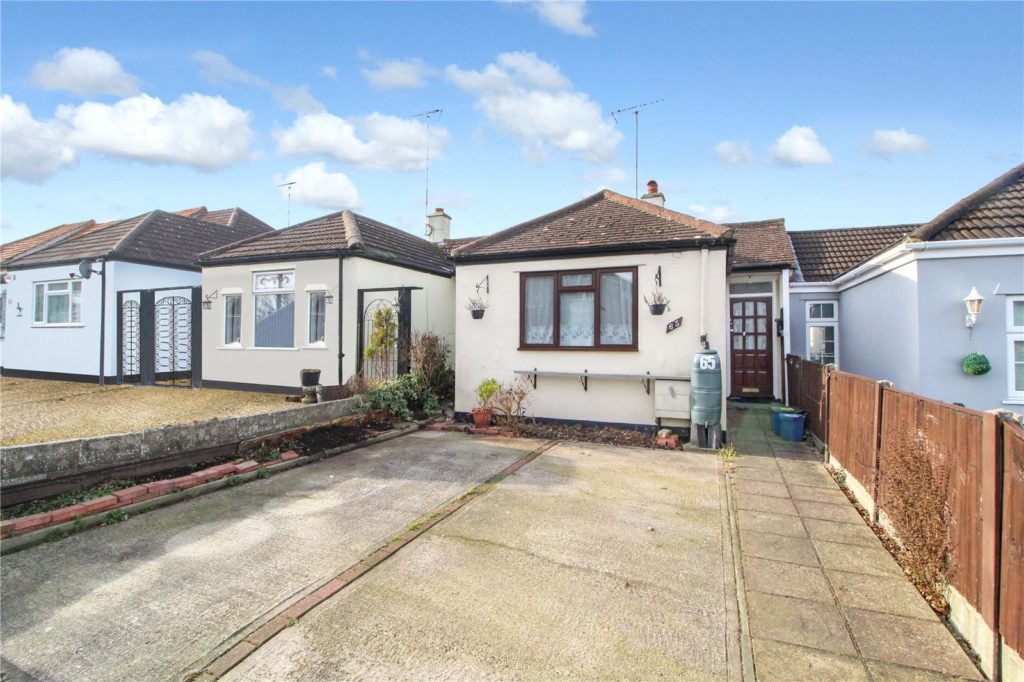 Bellhouse Lane, Leigh-on-Sea, Essex, SS9 4PH