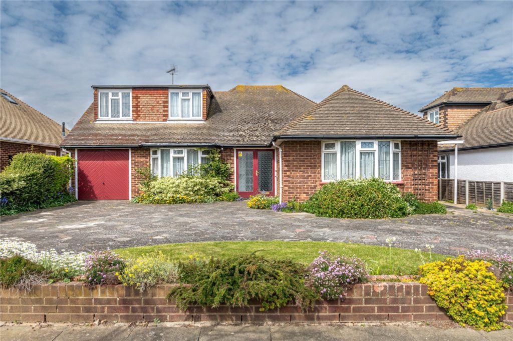 St. James Avenue, Thorpe Bay, Essex, SS1 3LL