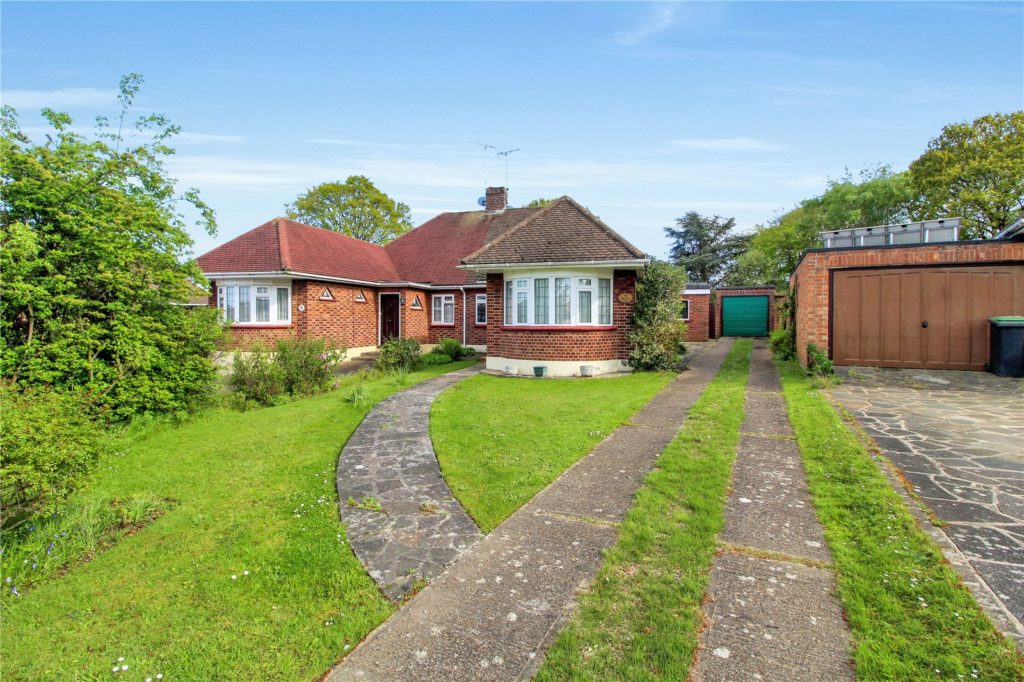 Thorndon Park Crescent, Leigh-on-Sea, Essex, SS9 4RG