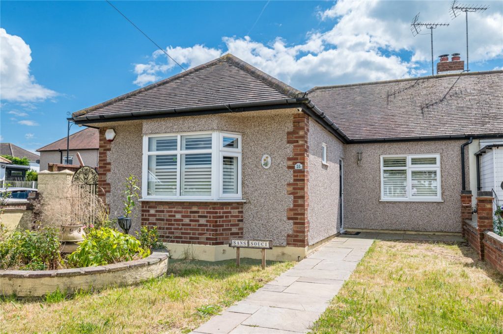 Oakengrange Drive, Southend-on-Sea, Essex, SS2 6RE