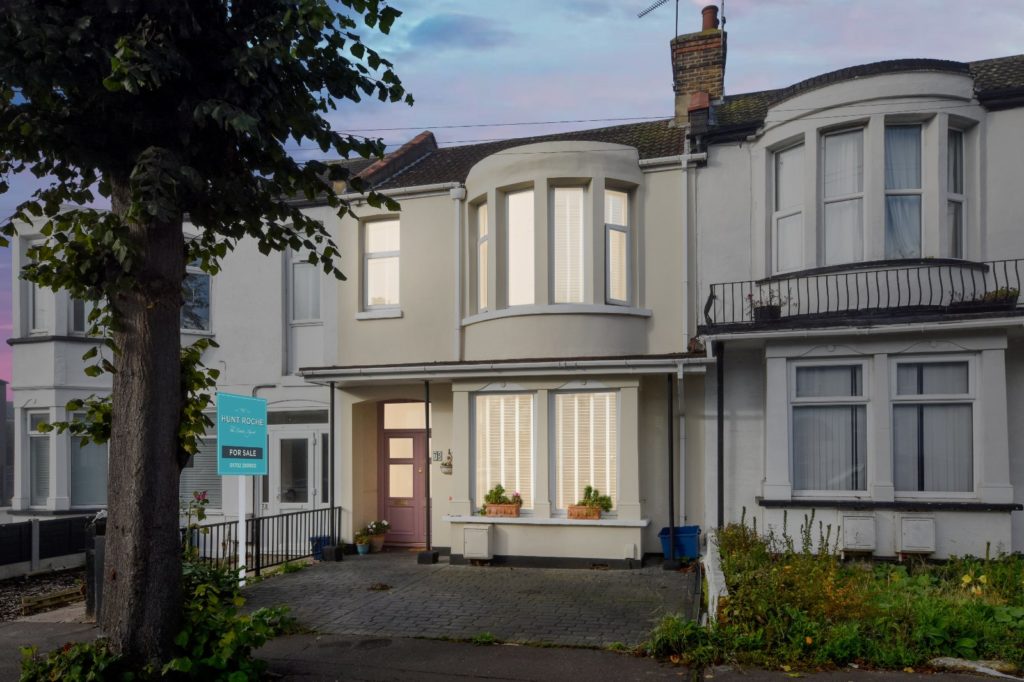 Victoria Road, * Close To Beach & Park *, Southend-On-Sea, Essex, SS1 2TF